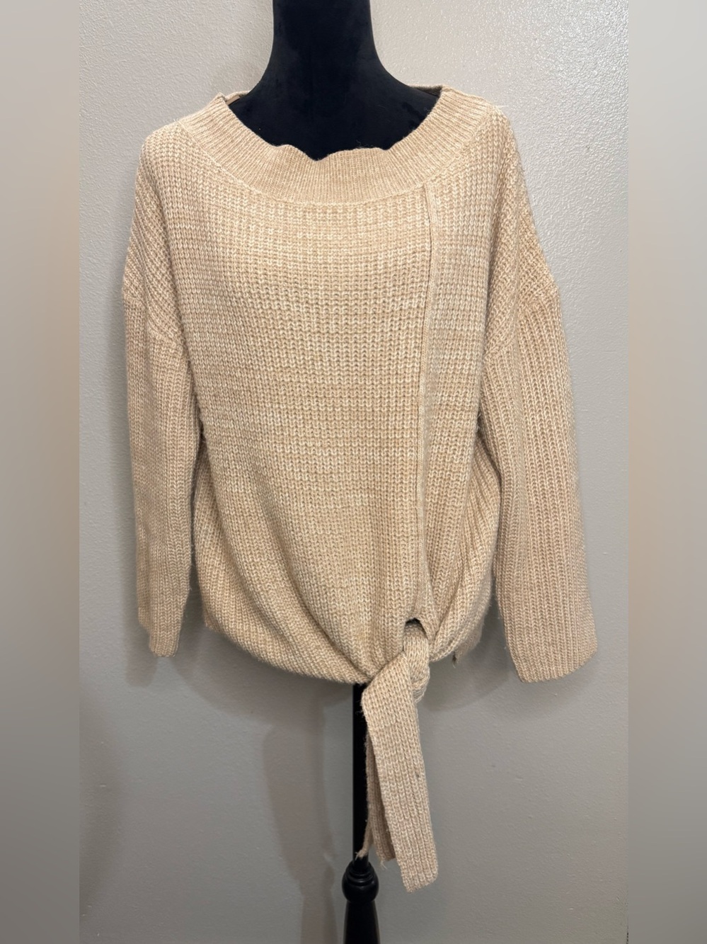 ILLA ILLA Cream Tie-Front Crewneck Sweater